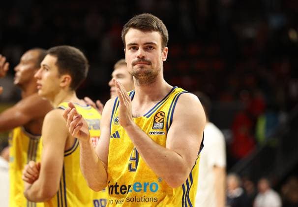 Jonas Mattisseck ALBA Berlin, 9 applauds the travelling fans GER, FC Bayern Basketball vs ALBA Berlin, EuroLeague, 1 matchday, season 2023 2024, 05 10 2023, GER, FC Bayern Basketball vs ALBA Berlin, EuroLeague, 1 matchday, season 2023 2024, 05 10 2023, Muenchen Copyright: xEibner-Pressefoto MarcelxEngelbrechtx EP_MET