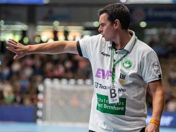 Nico Kiener, head coach Frisch Auf women gives instructions, Frisch Auf Goeppingen vs VfL Waiblingen, handball, women, 2 Bundesliga, 08 10 2023 EIBNER Michael Schmidt Frisch Auf Goeppingen vs VfL Waiblingen, handball, women, 2 Bundesliga, 08 10 2023 Goeppingen Copyright: xEIBNER MichaelxSchmidtx EP_MST