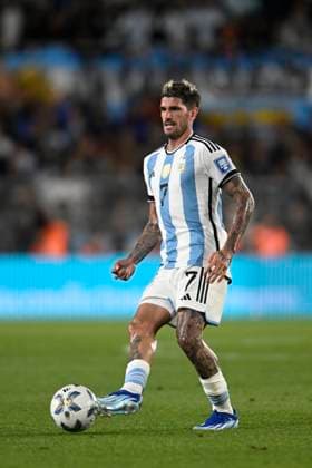 BUENOS AIRES, ARGENTINA - OCTOBER 12: Rodrigo De Paul of Argentina control ball during the FIFA World Cup, WM, Weltmeisterschaft, Fussball 2026 Qualifier match between Argentina and Paraguay at Estadio Mas Monumental Antonio Vespucio Liberti on October 12, 2023 in Buenos Aires, Arg Argentina v Paraguay : FIFA World Cup 2026 Qualifier match Copyright: xDiegoxHalisz SFSIx