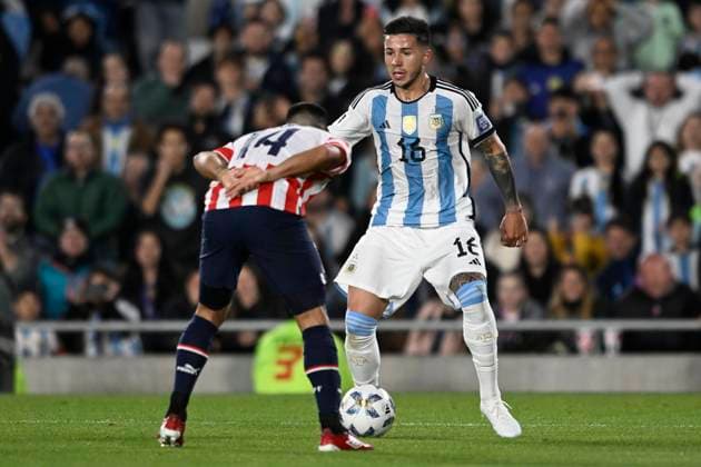 BUENOS AIRES, ARGENTINA - OCTOBER 12: Enzo Fernandez of Argentina during the FIFA World Cup, WM, Weltmeisterschaft, Fussball 2026 Qualifier match between Argentina and Paraguay at Estadio Mas Monumental Antonio Vespucio Liberti on October 12, 2023 in Buenos Aires, Arg Argentina v Paraguay : FIFA World Cup 2026 Qualifier match Copyright: xDiegoxHalisz SFSIx