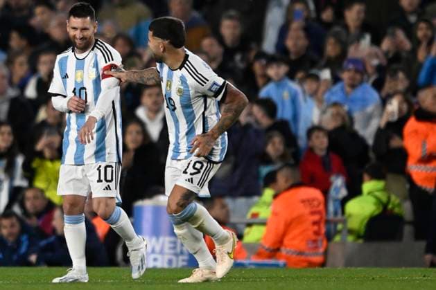 BUENOS AIRES, ARGENTINA - OCTOBER 12: Lionel Messi and Nicolas Otamendi of Argentina during the FIFA World Cup, WM, Weltmeisterschaft, Fussball 2026 Qualifier match between Argentina and Paraguay at Estadio Mas Monumental Antonio Vespucio Liberti on October 12, 2023 in Buenos Aires, Arg Argentina v Paraguay : FIFA World Cup 2026 Qualifier match Copyright: xDiegoxHalisz SFSIx