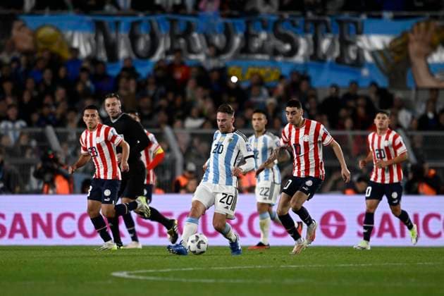 BUENOS AIRES, ARGENTINA - OCTOBER 12: Alexis Mac Alliste of Argentina and Miguel Almiron of Paraguay during the FIFA World Cup, WM, Weltmeisterschaft, Fussball 2026 Qualifier match between Argentina and Paraguay at Estadio Mas Monumental Antonio Vespucio Liberti on October 12, 2023 in Buenos Aires, Arg Argentina v Paraguay : FIFA World Cup 2026 Qualifier match Copyright: xDiegoxHalisz SFSIx