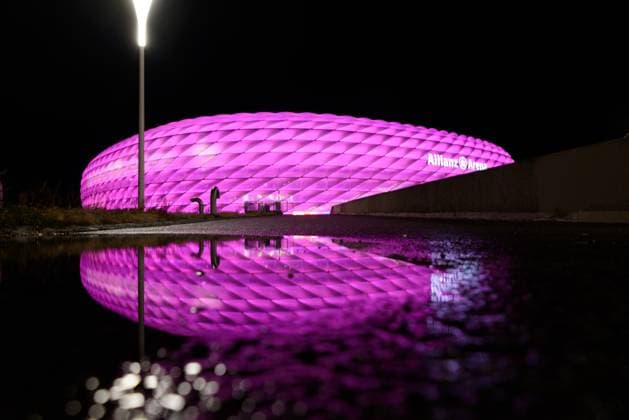 Bilder des Jahres 2023, Sport 10 Oktober Sport Themen der Woche KW41 Sport Bilder des Tages Munich, Germany, October14th 2023: Allianz Arena from outside illuminated in special pink lighting to mark breast cancer awareness month after the Google Pixel Frauen Bundesliga match between FC Bayern Munich and Eintracht Frankfurt at Allianz Arena, Munich, Germany. (Sven Beyrich SPP) Copyright: xSvenxBeyrich SPPx spp-en-SvBe-20231014-D75_8269