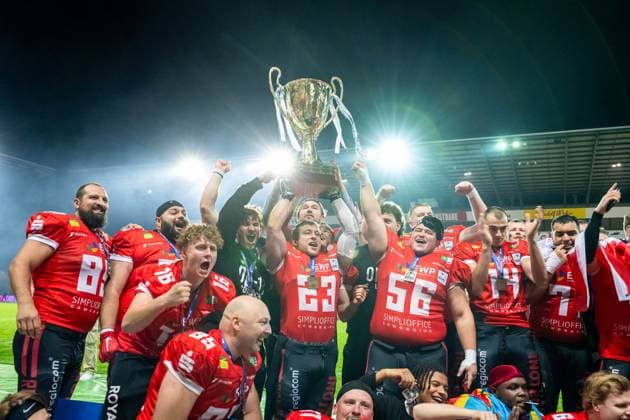 Gennadiy Adams 23, RB, Potsdam Royals with the trophy GER, Potsdam Royals vs Schwaebisch Hall Unicorns, GFL, season 2023, GFL Bowl, finals, 14 10 2023, GER, Potsdam Royals vs Schwaebisch Hall Unicorns, GFL, season 2023, GFL Bowl, finals, 14 10 2023 Essen Copyright: xEibner-Pressefoto FlorianxWolfx EP_FWF
