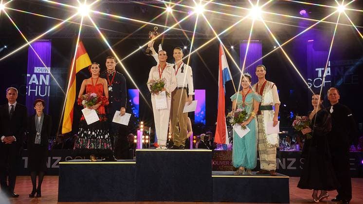 Dance World Championships Latin and Showdance Standard 2023 in Leipzig WDSF PD World Championships 14 10 2023 There winners podium of the Showdance World Championships at the Dance World Championships in Leipzig 14 10 2023 Seen on the winners podium from l to r Patricija Ionel, Alexandru Ionel, Elena Popova, Matej Stec,, Fauve Schelfhout, Roeland Schelfhout and the fourth placed Matthias Schoof and Anja Eilers Schoof Leipzig Saxony Germany Leipziger Messegelände Neue Messe Leizig