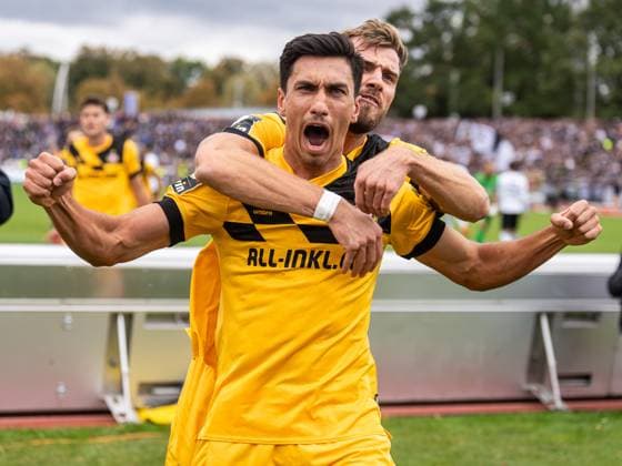 Claudio Kammerknecht Dynamo Dresden, 15 cheers with Lars Buenning Dynamo Dresden, 23 after scoring the opening goal, SSV Ulm 1846 vs Dynamo Dresden, 3 Liga, Football, Men, 15 10 2023 SSV Ulm 1846 vs Dynamo Dresden, 3 Liga, Football, Men, 15 10 2023 Ulm Copyright: xMichaelxSchmidtx EP_MST