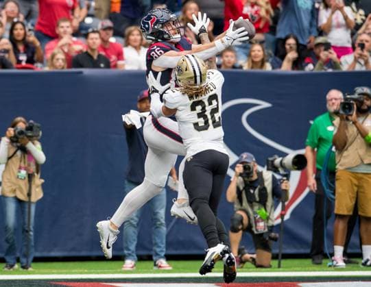 October 15, 2023: Houston Texans tight end Dalton Schultz (86) makes a touchdown catch while being defended by New Orleans Saints safety Tyrann Mathieu (32) during a game between the New Orleans Saints and the Houston Texans in Houston, TX. .. CSM USA - ZUMAc04_ 20231015_zma_c04_380 Copyright: xTraskxSmithx