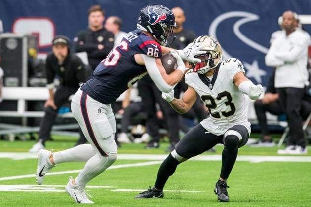 October 15, 2023: Houston Texans tight end Dalton Schultz (86) stiff-arms New Orleans Saints cornerback Marshon Lattimore (23) after making a catch during a game between the New Orleans Saints and the Houston Texans in Houston, TX. .. CSM USA - ZUMAc04_ 20231015_zma_c04_436 Copyright: xTraskxSmithx