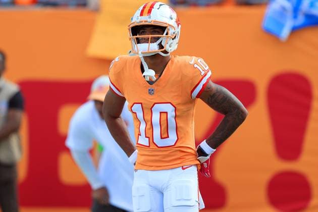 TAMPA, FL - OCTOBER 15: Tampa Bay Buccaneers Wide Receiver Trey Palmer (10) warms up before the regular season game between the Detroit Lions and the Tampa Bay Buccaneers on October 15, 2023 at Raymond James Stadium in Tampa, Florida. (Photo by Cliff Welch Icon Sportswire) NFL, American Football Herren, USA OCT 15 Lions at Buccaneers EDITORIAL USE ONLY Icon357231015033