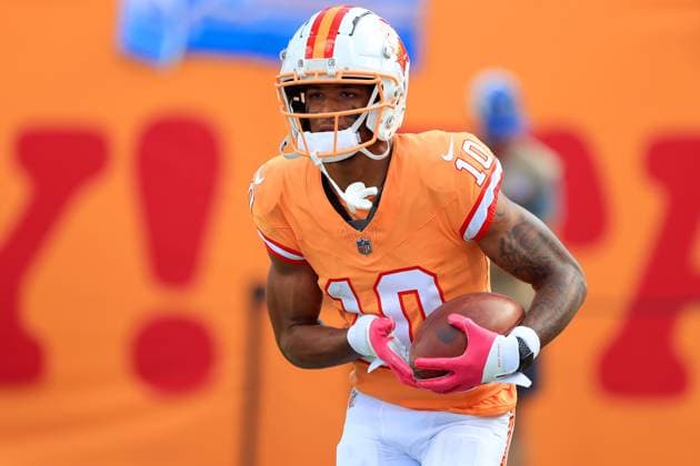 TAMPA, FL - OCTOBER 15: Tampa Bay Buccaneers Wide Receiver Trey Palmer (10) warms up before the regular season game between the Detroit Lions and the Tampa Bay Buccaneers on October 15, 2023 at Raymond James Stadium in Tampa, Florida. (Photo by Cliff Welch Icon Sportswire) NFL, American Football Herren, USA OCT 15 Lions at Buccaneers EDITORIAL USE ONLY Icon357231015036