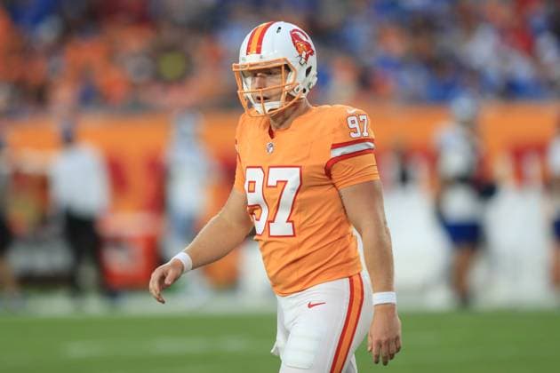 TAMPA, FL - OCTOBER 15: Tampa Bay Buccaneers Long Snapper Zach Triner (97) walks off the field during the regular season game between the Detroit Lions and the Tampa Bay Buccaneers on October 15, 2023 at Raymond James Stadium in Tampa, Florida. (Photo by Cliff Welch Icon Sportswire) NFL, American Football Herren, USA OCT 15 Lions at Buccaneers EDITORIAL USE ONLY Icon357231015077
