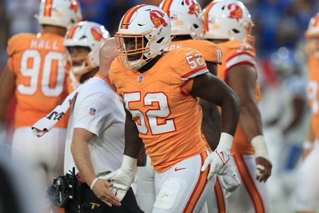 TAMPA, FL - OCTOBER 15: Tampa Bay Buccaneers Linebacker K.J. Britt (52) trots off the field during the regular season game between the Detroit Lions and the Tampa Bay Buccaneers on October 15, 2023 at Raymond James Stadium in Tampa, Florida. (Photo by Cliff Welch Icon Sportswire) NFL, American Football Herren, USA OCT 15 Lions at Buccaneers EDITORIAL USE ONLY Icon357231015079