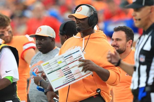 TAMPA, FL - OCTOBER 15: Tampa Bay Buccaneers Head Coach Todd Bowles watches the action on the field during the regular season game between the Detroit Lions and the Tampa Bay Buccaneers on October 15, 2023 at Raymond James Stadium in Tampa, Florida. (Photo by Cliff Welch Icon Sportswire) NFL, American Football Herren, USA OCT 15 Lions at Buccaneers EDITORIAL USE ONLY Icon357231015102