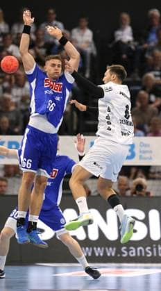Photo Harald Reinkind Kiel throws against Stepan ZEMAN , left Handball Men Thu 31 08 2023 1 Bundesliga THW Kiel VfL Gummersbach 41 30