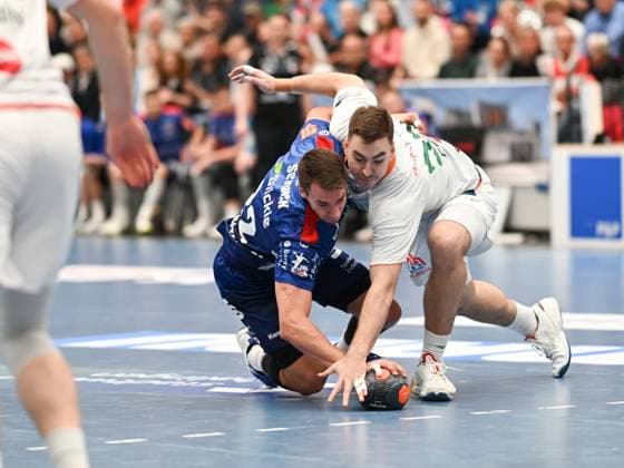 Jona Schoch HBW Balingen Weilstetten, 22 fights for the ball HBW Balingen Weilstetten vs HSG Wetzlar, Handball, 1 Handball Bundesliga, 10 Spieltag, Saison 2023 2024, 20 10 2023 HBW Balingen Weilstetten vs HSG Wetzlar, Handball, 1 Handball Bundesliga, 10 Spieltag, Saison 2023 2024, 20 10 2023 Balingen Copyright: xEibner-Pressefoto NicolasxWoernx EP_NWN