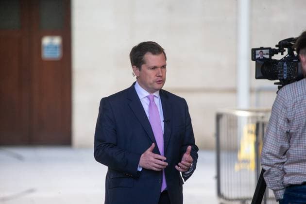 October 22, 2023, London, England, United Kingdom: Minister for Immigration ROBERT JENRICK is seen outside BBC as he appears on Sunday With Laura Kuenssberg. London United Kingdom - ZUMAs262 20231022_zip_s262_027 Copyright: xTayfunxSalcix