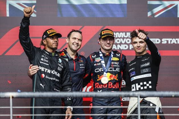 Bilder des Jahres 2023, Sport 10 Oktober Sport Themen der Woche KW42 Sport Bilder des Tages HAMILTON Lewis (gbr), Mercedes AMG F1 Team W14, portrait VERSTAPPEN Max (ned), Red Bull Racing RB19, portrait NORRIS Lando (gbr), McLaren F1 Team MCL60, portrait podium during the 2023 Formula 1 Lenovo United States Grand Prix, 18th round of the 2023 Formula One World Championship, WM, Weltmeisterschaft from October 20 to 22, 2023 on the Circuit of The Americas, in Austin, USA - F1 - US GRAND PRIX 2023 - RACE DPPI Panoramic 00123041__R3_4147