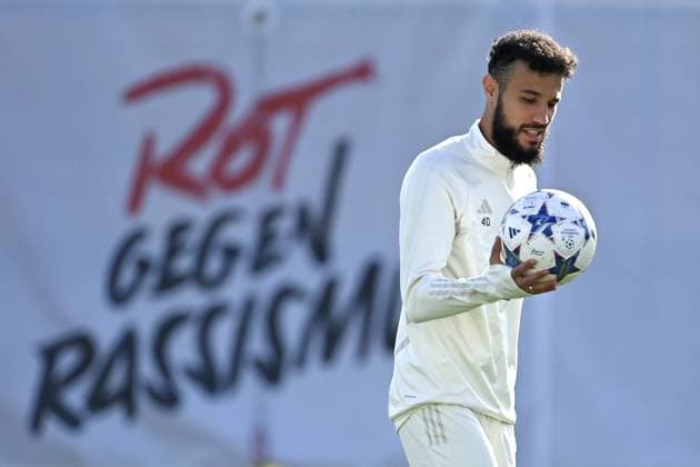 Noussair Mazraoui Bayern Muenchen in front of banner RED AGAINST RACISM action,single image,cropped single motif,half figure,half figure final training FC Bayern before the CL match against Galatasaray Istanbul on 23 10 2023,