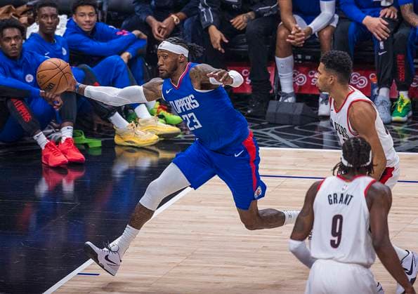 October 25, 2023, Los Angeles, California, USA: Robert Covington 23 of the Los Angeles Clippers passes the ball during their NBA, Basketball Herren, USA game against the Portland Trail Blazers on Wednesday October 25, 2023 at Crypto.com Arena in Los Angeles, California. Clippers defeat Trail Blazers, 123-111. ARIANA RUIZ PI Los Angeles USA - ZUMAp124 20231025_zaa_p124_023 Copyright: xArianaxRuizx