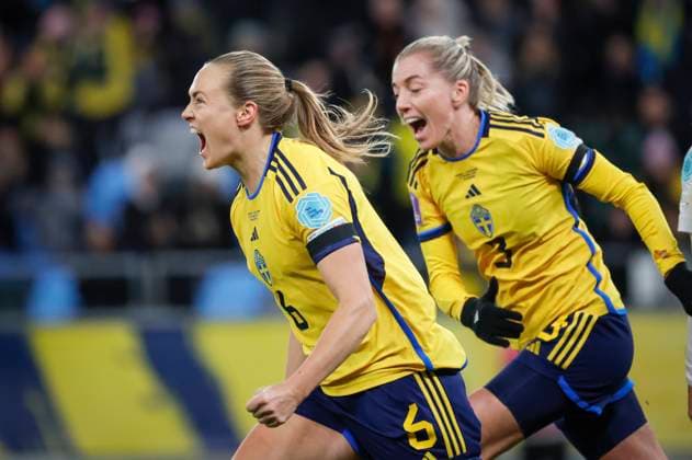 GÖTEBORG 20231027 Swedens Magdalena Eriksson 6 celebrates with Linda Sembrant after scoring a goal during Fridays Nations League, womens, division A, group 4 soccer match between Sweden and Switzerland at Gamla Ullevi GÖTEBORG SVERIGE x9200x  Copyright: xAdamxIhse TTx NATIONS LEAGUE SVERIGE-SCHWEIZ