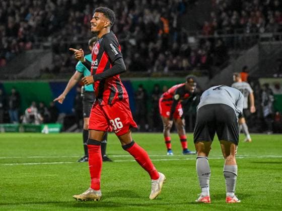 Ansgar Knauff Eintracht Frankfurt, 36 celebrates his goal to 2 0 FC Viktoria Koeln vs Eintracht Frankfurt, soccer, DFB Pokal, 2 main round, season 2023 2024, 01 11 2023 DFB DFL Regulations prohibit any use of Photographs as image sequences and or quasi video FC Viktoria Koeln vs Eintracht Frankfurt, soccer, DFB Pokal, 2 main round, season 2023 2024, 01 11 2023 Koeln Copyright: xEibner-Pressefoto ThomasxHaeslerx EP_THR