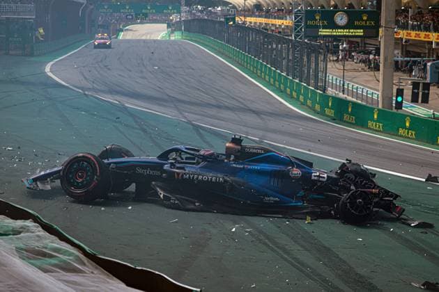 Bilder des Jahres 2023, Sport 11 November Sport Themen der Woche KW44 Sport Bilder des Tages 23 ALBON Alexander (tha), Williams Racing FW45, action crash, accident, during the 2023 Formula 1 Rolex Grande Premio de Sao Paulo, 20th round of the 2023 Formula One World Championship, WM, Weltmeisterschaft from November 3 to 5, 2023 on the Autodromo Josà Carlos Pace, in Sao Paulo, Brazil - F1 - SAO PAULO GRAND PRIX 2023 - RACE DPPI Panoramic G0OD9291