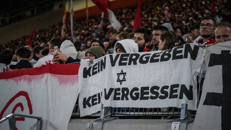 SC Freiburg TSC Backa Topola Football UEFA Europa League 2023 2024, SC Freiburg TSC Backa Topola, Matchday 4, Europa Park Stadium No forgiveness no forgetting with Star of David banner of Freiburg fans Holocaust, anti-Semitism, Israel