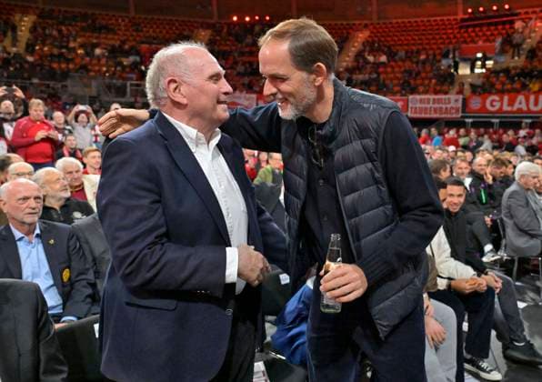 12 11 2023, Football 1 Bundesliga 2023 2024, FC Bayern Munich, Annual General Meeting 2023 at the AUDI Dome Munich l to r President and Supervisory Board member Uli Hoeneß FC Bayern, Hoeness and coach Thomas Tuchel FC Bayern Munich greet each other warmly