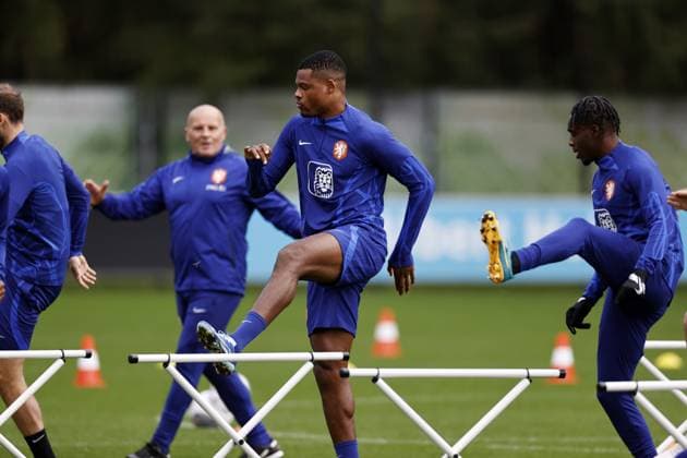 ZEIST - Denzel Dumfries during a training session of the Dutch national team, Nationalteam at the KNVB Campus on November 15, 2023 in Zeist, the Netherlands. The Dutch national team is preparing for the European Championship, EM, Europameisterschaft qualifying match against Ireland. ANP MAURICE VAN STEEN UEFA EURO, EM, Europameisterschaft,Fussball 2024 qualifying 2023 2024 xVIxANPxSportx xxANPxIVx 483938243 originalFilename: 483938243