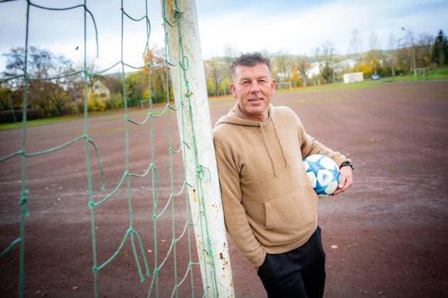 Jena , 161123 , Former national player Bernd Schneider in Jena at the Red Earth sports ground for his 50th birthday