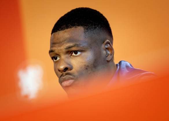 ZEIST - Denzel Dumfries during a press conference, PK, Pressekonferenz of the Dutch national team, Nationalteam at KNVB Campus on November 17, 2023 in Zeist, the Netherlands. The Dutch national team is preparing for the European Championship, EM, Europameisterschaft qualifying match against Ireland. ANP KOEN VAN WEEL UEFA EURO, EM, Europameisterschaft,Fussball 2024 Qualifying MD-1 2023 2024 xVIxANPxSportx xxANPxIVx 484096905 originalFilename: 484096905
