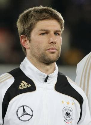 Germany vs. Austria February 06, 2008 53639: (Peter Schatz Sportmedia) 2008-02-06 Wien - Thomas Hitzlsperger (dfb) - Deutschland - Oesterreich - Thomas HITZLSPERGER (DFB) during the friendly soccer match between Germany and Austria in Vienna Austria. Vienna Austria EDITORIAL USE ONLY Copyright: xx 53639 PeterxSchatzx xxSportmediax CalxSportxMediax csmphoto077204