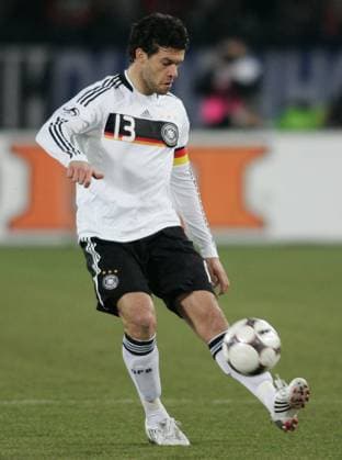 Germany vs. Austria February 06, 2008 53689: (Peter Schatz Sportmedia) 2008-02-06 Wien - Michael Ballack - Deutschland - Oesterreich - Michael BALLACK (DFB) during the friendly soccer match between Germany and Austria in Vienna Austria. Vienna Austria EDITORIAL USE ONLY Copyright: xx 53689 PeterxSchatzx xxSportmediax CalxSportxMediax csmphoto077212