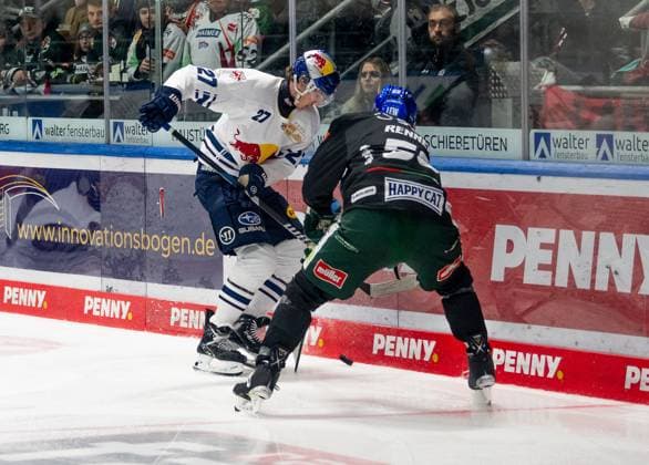 Fight for the puck duel between Veit Oswald EHC Red Bull Muenchen, 27 and Maximilian Renner Augsburger Panther, 58 Augsburger Panther vs EHC Red Bull Muenchen, Ice Hockey, DEL, Matchday 21, Season 2023 2024, 24 11 2023 Augsburger Panther vs EHC Red Bull Muenchen, Ice Hockey, DEL, Matchday 21, Season 2023 2024, 24 11 2023 Augsburg Copyright: xEibner-Pressefoto HeikexFeinerx EP_HFR
