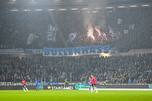 2 Bundesliga Hannover 06 Hertha BSC Berlin on 24 11 2023 at the HDI Arena in Hannover Bengal fire and a banner with BULLENHASS MT