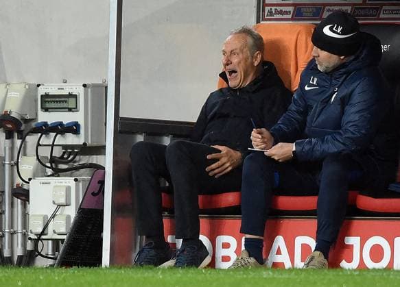 25 11 2023, xhbx, Soccer 1 Bundesliga, SC Freiburg SV Darmstadt 98 emspor, v l Coach Christian Streich SC Freiburg DFL DFB REGULATIONS PROHIBIT ANY USE OF PHOTOGRAPHS as IMAGE SEQUENCES and or QUASI VIDEO Freiburg