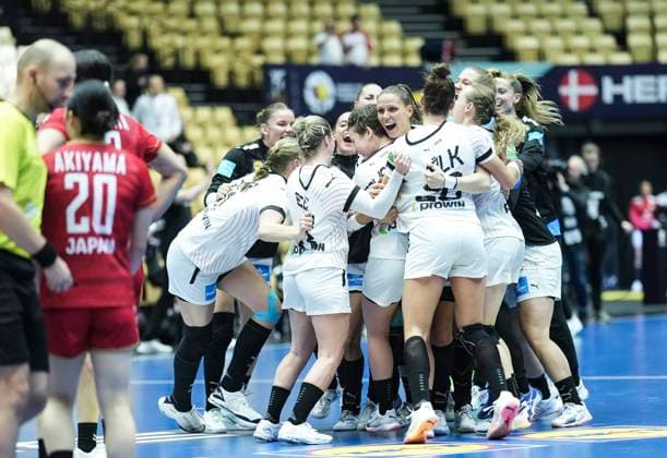 Germany players celebrates after winning in the IHF World Women s Handball Championship match between Germany and Japan in the preliminary Group F at Jyske Bank Boxen in Herning, Denmark on Tuesday, November 30, 2023 , Herning Jylland Denmark  Copyright: ClausxFisker ClausxFiskerx spdk20231130-195119-L