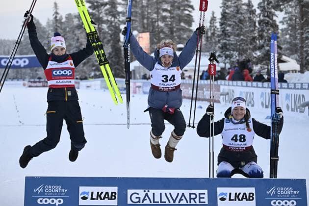 GÄLLIVARE 20231202 From left Swedens Ebba Andersson came second, Jessie Diggins, USA, won and Swedens Moa Ilar came third in the womens 10km at the Cross-Country Skiing World Cup in Gällivare Gällivare Sweden x9110x  Copyright: xUlfxPalm TTx VÄRLDSCUP LÄNGDSKIDOR GÄLLIVARE 2023