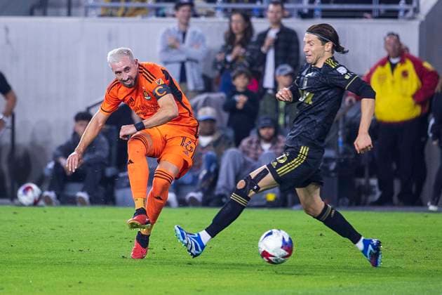 December 2, 2023, Los Angeles, California, USA: Hector Herrera 16 of the Houston Dynamo passes the ball as Ilie Sanchez 6 of the Los Angeles Football Club defends during their Western Conference Final of the Audi 2023 MLS, Fussball Herren, USA Cup Playoffs held on Saturday December 2, 2023 at the BMO Stadium in Los Angeles, California. Los Angeles Football Club defeats Houston Dynamo, 2-0 to win the Western Conference Final. ARIANA RUIZ PI Los Angeles USA - ZUMAp124 20231202_zaa_p124_044 Copyright: xArianaxRuizx