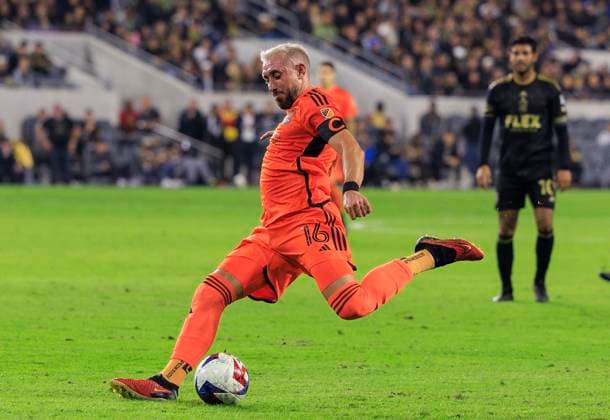 December 2, 2023, Los Angeles, California, USA: Hector Herrera 16 of the Houston Dynamo takes a shot towards goal during their Western Conference Final of the Audi 2023 MLS, Fussball Herren, USA Cup Playoffs against the Los Angeles Football Club held on Saturday December 2, 2023 at the BMO Stadium in Los Angeles, California. Los Angeles Football Club defeats Houston Dynamo, 2-0 to win the Western Conference Final. JAVIER ROJAS PI Los Angeles USA - ZUMAp124 20231202_zaa_p124_096 Copyright: xJavierxRojasx