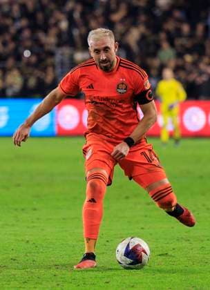 December 2, 2023, Los Angeles, California, USA: Hector Herrera 16 of the Houston Dynamo with the ball during their Western Conference Final of the Audi 2023 MLS, Fussball Herren, USA Cup Playoffs against the Los Angeles Football Club held on Saturday December 2, 2023 at the BMO Stadium in Los Angeles, California. Los Angeles Football Club defeats Houston Dynamo, 2-0 to win the Western Conference Final. JAVIER ROJAS PI Los Angeles USA - ZUMAp124 20231202_zaa_p124_106 Copyright: xJavierxRojasx