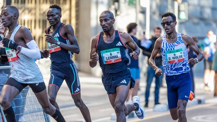 Marathon Valencia Maraton Trinidad Alfonso EDP 2023 Valencia Spain, 03 12 2023 Sisay LEMMA 6 , Kibiwott KANDIE 8 , Dawit WOLDE 9 , Pacer Hillary KIPKOECH 363, KEN at the marathon run in Valencia Spain on December 3, 2023 Copyright: xBEAUTIFULxSPORTS Meurerx