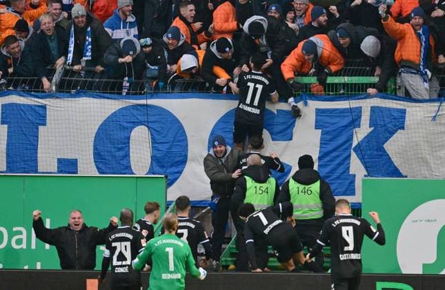 09 12 2023 Soccer Season 2023 2024 2 Soccer Bundesliga 16 Matchday SpVgg Greuther Fürth Kleeblatt 1 FC Magdeburg FCM Sportfoto Zink MeZi xmexzix DFL regulations prohibit any use of photographs as image sequences and or quasi video only for editorial use Torjubel Jubel Freude nach Treffer Tor Torschuß zum 1 1 durch Mo Mohammed El Hankouri 11, FC Magdeburg