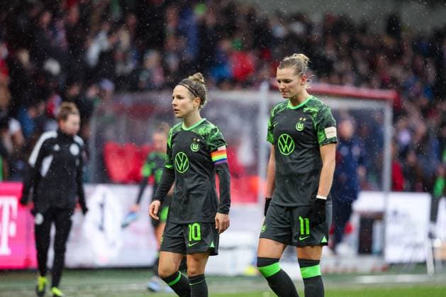 Google Pixel Womens Bundesliga 2023 2024, 1 FC Köln VFL Wolfsburg Svenja Huth WOB, 10 and Alexandra Popp WOB, 11 go into the break dissatisfied Cologne Franz Kremer Stadium North Rhine-Westphalia Germany