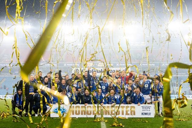 231209 Players of Molde celebrate after the cup final match between Bodo Glimt and Molde on December 9, 2023 in Oslo Photo Jon Olav Nesvold BILDBYRAN COP 217 JE0076 fotboll soccer fotball nm bodo glimt bodo glimt molde bbeng jubel  Copyright: JONxOLAVxNESVOLD BB231209JE052
