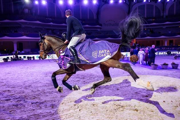 FRANKFURT Internationales Festhallen Reitturnier 2022, FRANKFURT Internationales Festhallen Reitturnier 2022 HASSMANN Felix GER , Quiwitino WZ Prize giving ceremony Int Opening Jumping Class S according to penalty points Time against the clock Preis der DC Data Castle GmbH Frankfurt , Festhalle, Messe 15 December 2023