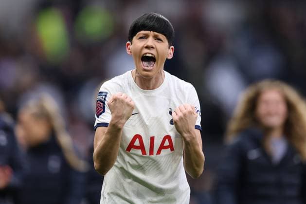 Tottenham gegen Arsenal Frauen 16. Dezember 2023, London Frauen s Super League Fußball Tottenham gegen Arsenal Ashleigh Neville von Tottenham Hotspur feiert den Sieg Foto Jacques Feeney Abseits London UK  Copyright: xJacquesxFeeneyx xOffsidexOffside