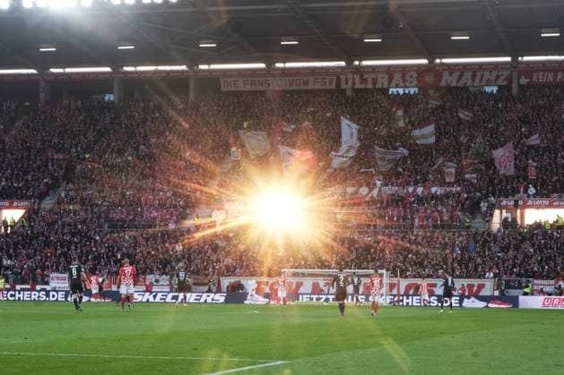 Soccer Bundesliga Season 2023 2024 Mewa Arena Mainz 16 12 2023 1 FSV Mainz 05 mz 1 FC Heidenheim hdh Lichtblick im Mainzer Stadion DFL REGULATIONS PROHIBIT ANY USE OF PHOTOGRAPHS AS IMAGE SEQUENCES AND OR QUASI VIDEO EDITORIAL USE ONLY NATIONAL AND INTERNATIONAL NEWS AGENCIES OUT Soccer Bundesliga 1 FSV Mainz 05