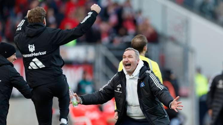 Bild Die HSV Bank um Trainer Tim Walter Hamburger SV Jubel nach dem Tor zum 2 0, jubelnd, bejubelt, jubelt, jubeln, emotionen l r 16 12 2023, Fußball, 2 Bundesliga, 1 FC Nürnberg Hamburger SV, GER, Nuernberg, Max Morlock Stadion, DFL REGULATIONS PROHIBIT ANY USE OF PHOTOGRAPHS AS IMAGE SEQUENCES AND OR QUASI VIDEO Copyright: HMBxMedia xHeikoxBecker