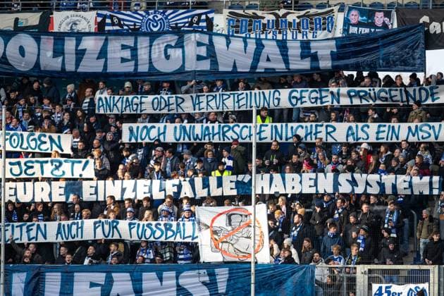 3 Liga MSV Duisburg Dynamo Dresden 17 12 2023 Fans of MSV Duisburg, protest against policemen, for freedom for Ultras 3 Liga 19 Matchday MSV Duisburg Dynamo Dresden Schauinsland Reisen Arena, Duisburg 17 12 2023 DFB REGULATIONS PROHIBIT ANY USE OF PHOTOGRAPHS AS IMAGE SEQUENCES AND OR QUASI VIDEO Copyright: xBEAUTIFULxSPORTS Buriakovx